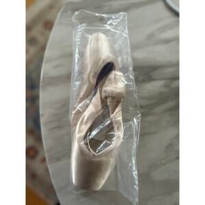 NEW Suffolk Royale 5.5 XXXX L Pale Pink Nude Pointe Shoes